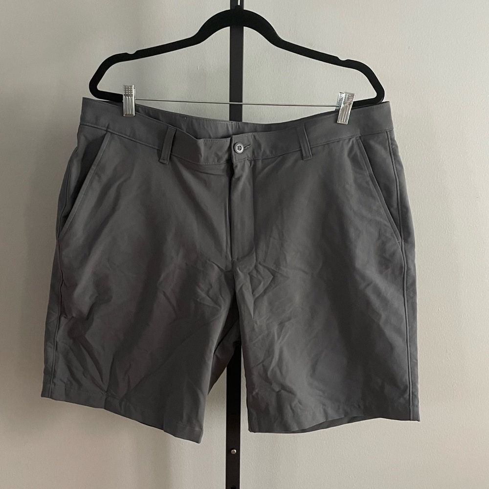 Under Armour Gray Athleisure Golf Shorts Size 40